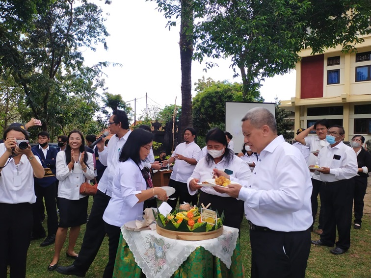 Cut the Tumpeng and Shake at the Peak Event of the 55th Anniversary of FP and 44th BKFP